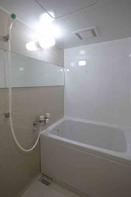 アイカ工業の浴室セラールを使ったユニットバスのリフォーム（壁パネル工法）