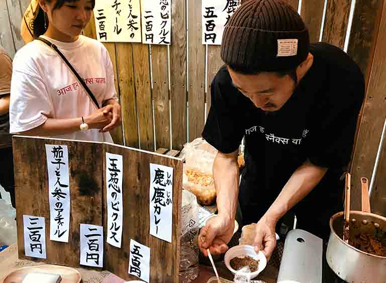 北ナガヤでのスパイス超特Qでの鹿鹿カレーの屋台