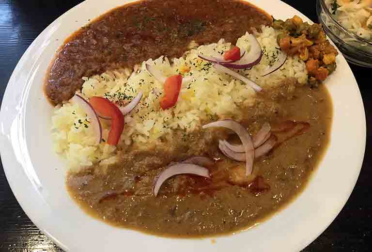 ナンタラのあいがけカレーライス